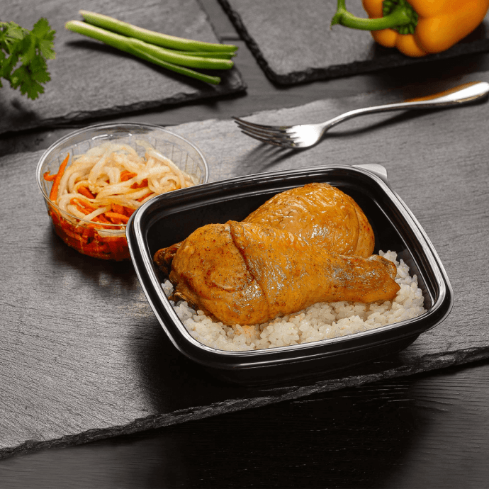 Ножки с рисом и закуской из дайкона